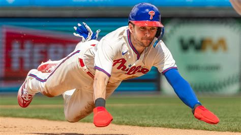 Mets walk 3 batters, hit 2 and make 1 error in 8th-inning meltdown and lose 7-6 to Phillies